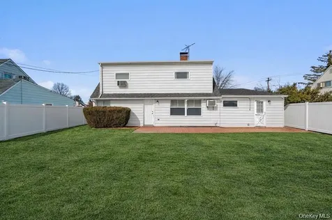 68 Summer Lane Hicksville NY 11801