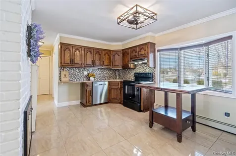 68 Summer Lane Hicksville NY 11801
