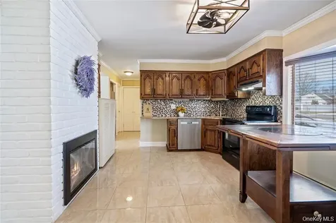 68 Summer Lane Hicksville NY 11801