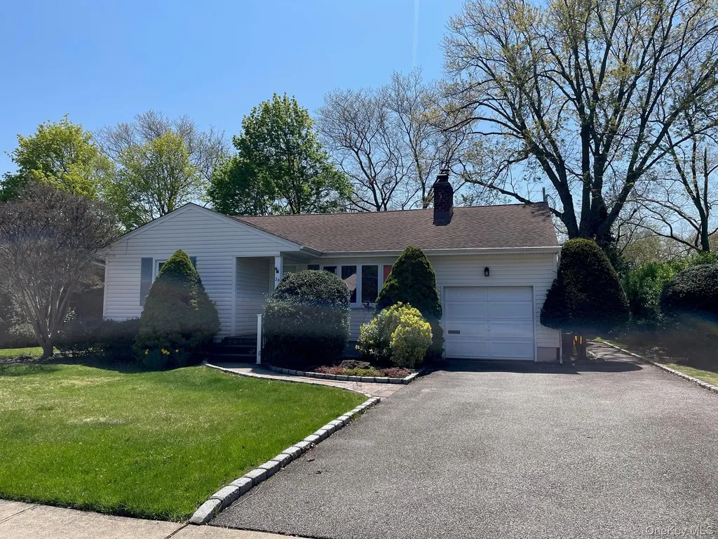 20 Gainsboro Syosset NY 11791