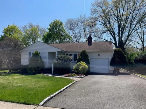 20 Gainsboro Syosset NY 11791