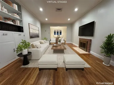 20 Gainsboro Syosset NY 11791