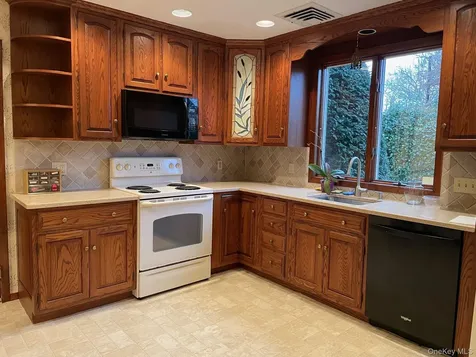 20 Gainsboro Syosset NY 11791