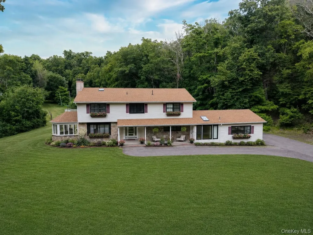 32 Cole Road Pleasant Valley NY 12569