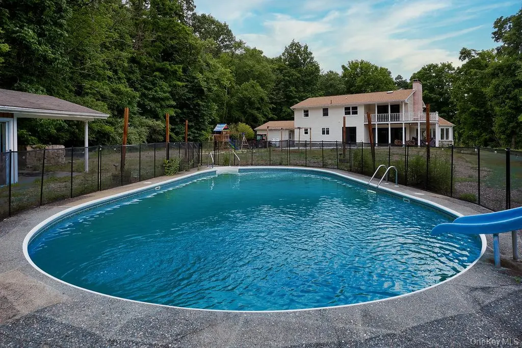 32 Cole Road Pleasant Valley NY 12569