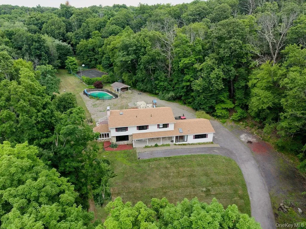 32 Cole Road Pleasant Valley NY 12569