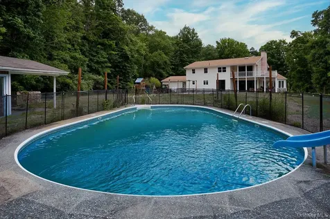32 Cole Road Pleasant Valley NY 12569