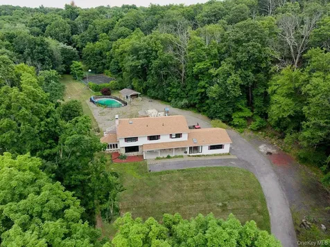 32 Cole Road Pleasant Valley NY 12569
