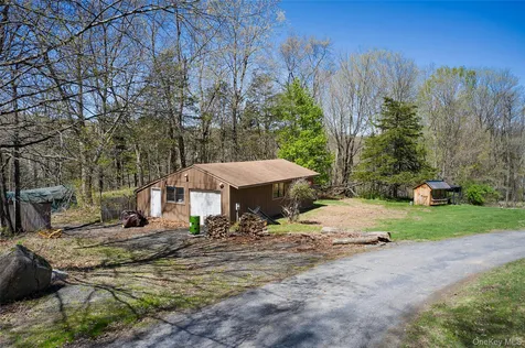 32 Cole Road Pleasant Valley NY 12569