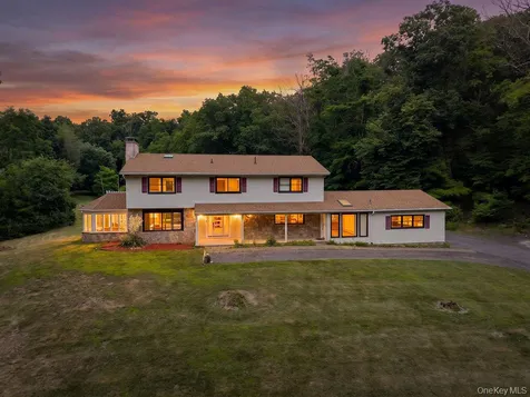 32 Cole Road Pleasant Valley NY 12569