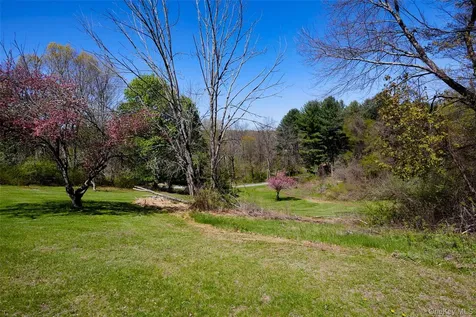 32 Cole Road Pleasant Valley NY 12569