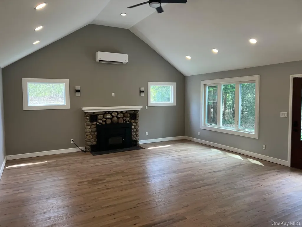 11 Triple Oak Lane Nissequogue NY 11780