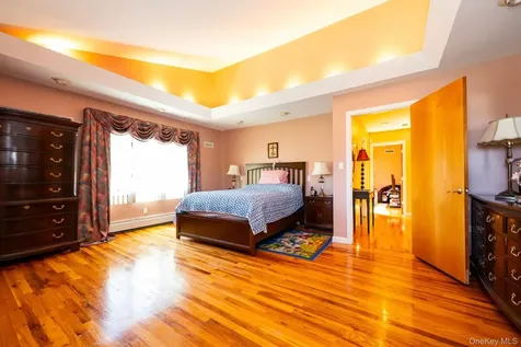 21643 28th Road Bayside NY 11360