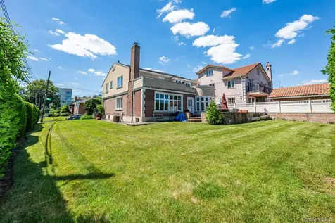 21643 28th Road Bayside NY 11360
