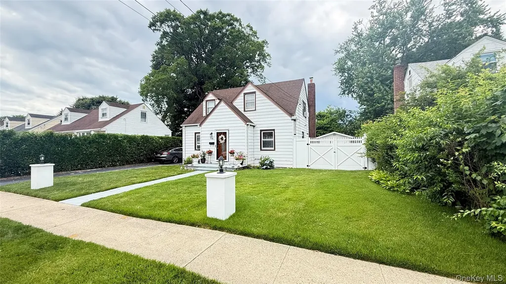 706 Partridge Avenue West Hempstead NY 11552