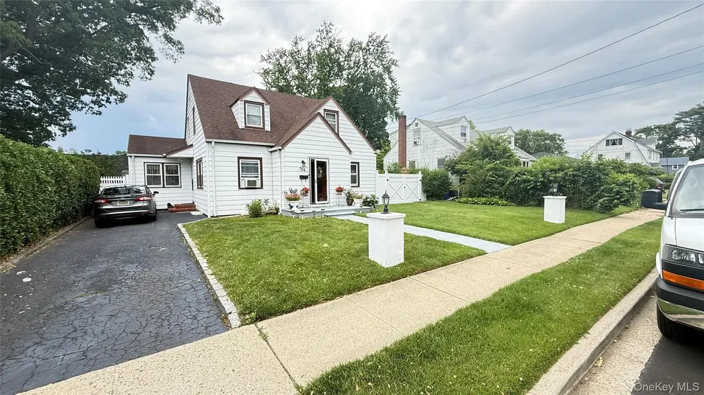 706 Partridge Avenue West Hempstead NY 11552