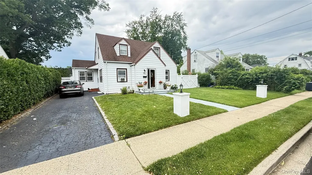 706 Partridge Avenue West Hempstead NY 11552