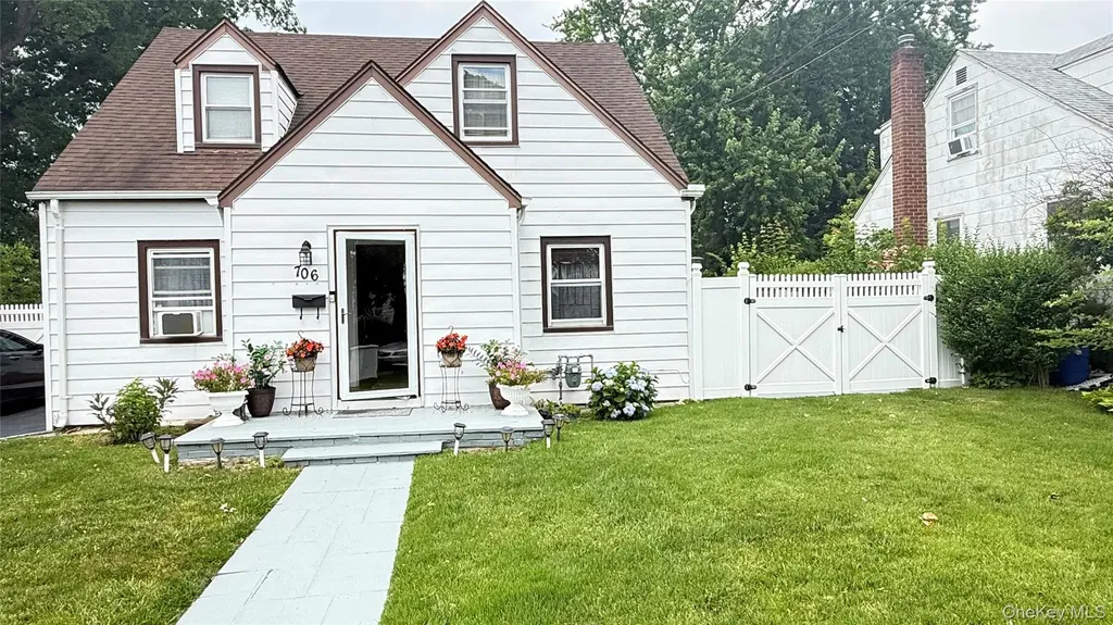706 Partridge Avenue West Hempstead NY 11552