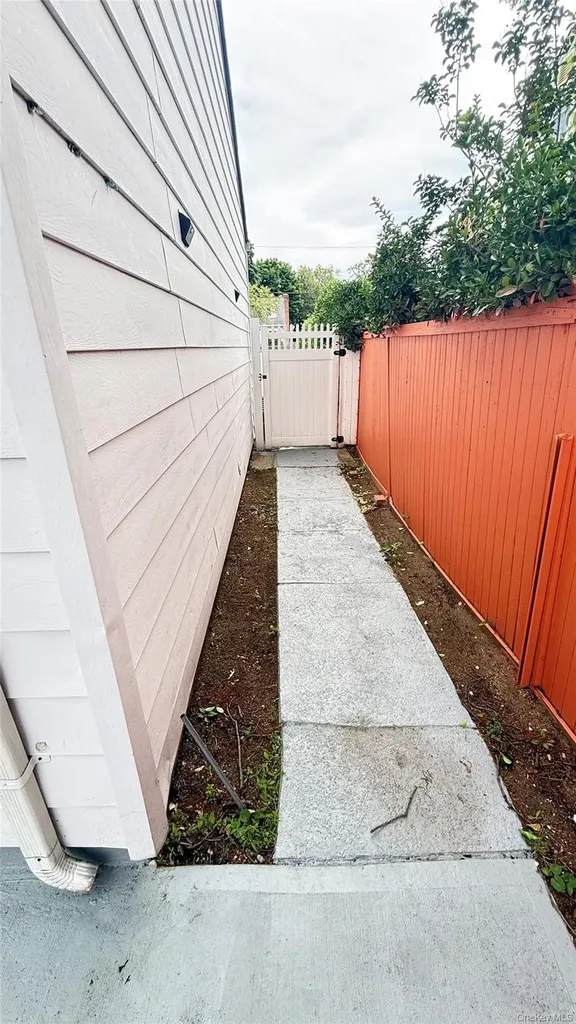 706 Partridge Avenue West Hempstead NY 11552