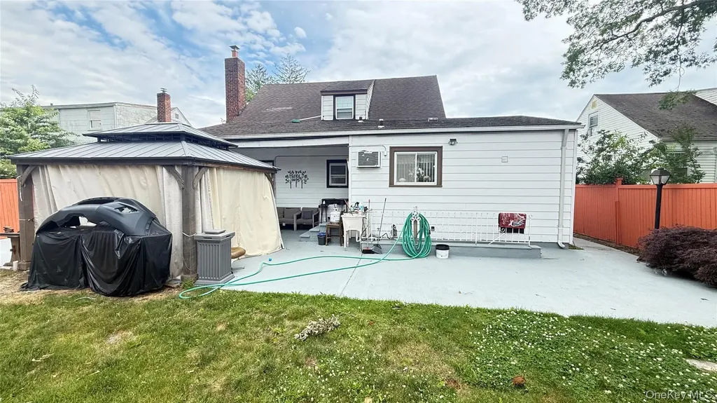 706 Partridge Avenue West Hempstead NY 11552