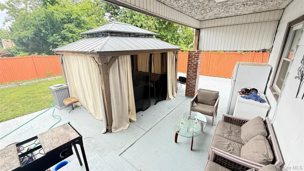 706 Partridge Avenue West Hempstead NY 11552