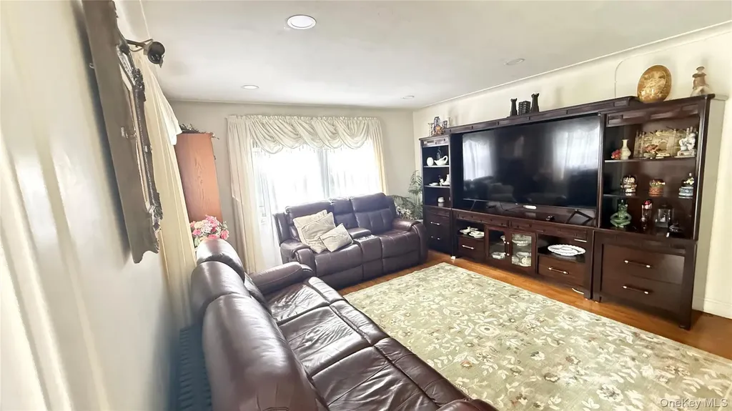 706 Partridge Avenue West Hempstead NY 11552
