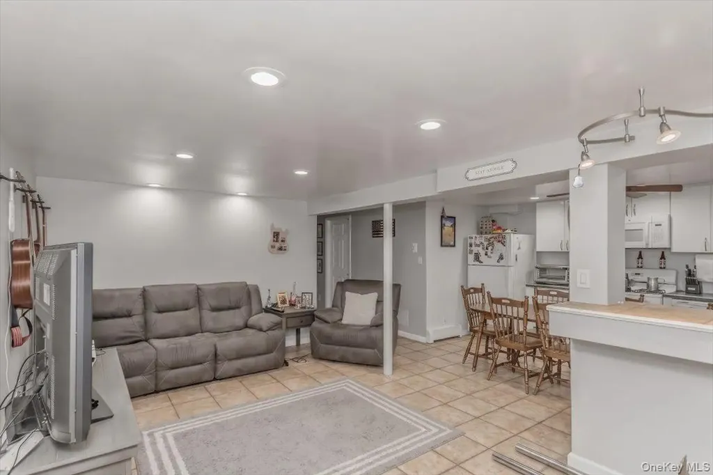 3158 Rawlins Avenue Bronx NY 10465