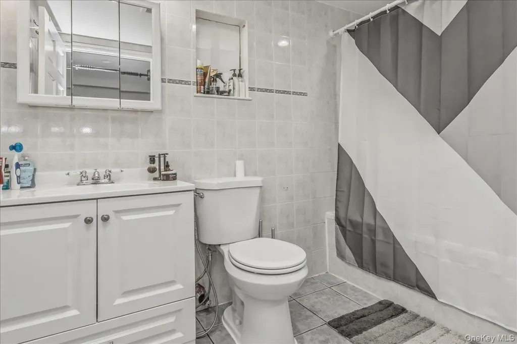 3158 Rawlins Avenue Bronx NY 10465