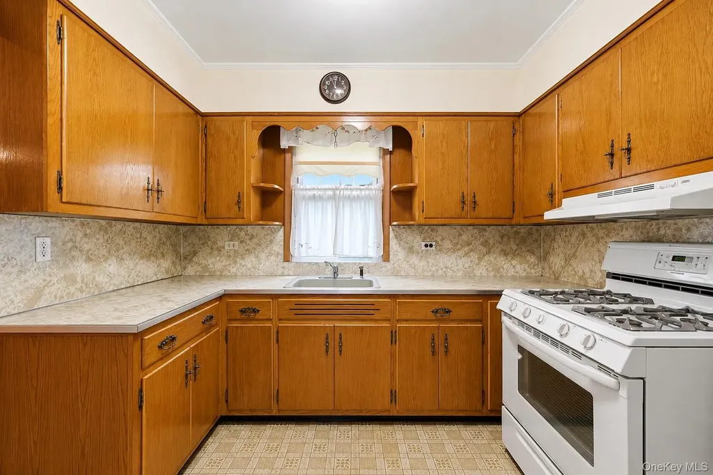 338 E 238th Street Bronx NY 10470
