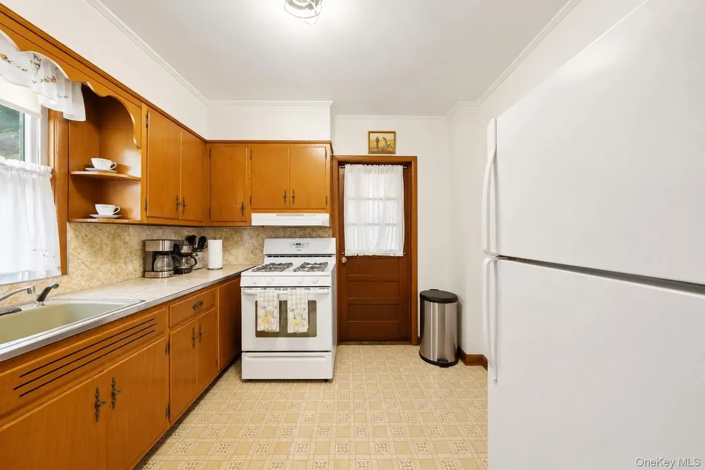 338 E 238th Street Bronx NY 10470