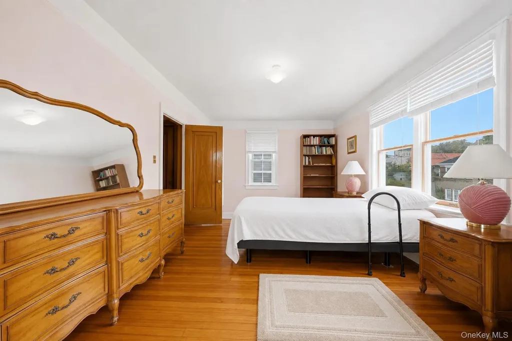 338 E 238th Street Bronx NY 10470