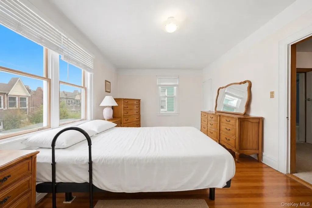 338 E 238th Street Bronx NY 10470