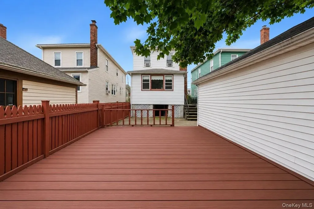 338 E 238th Street Bronx NY 10470