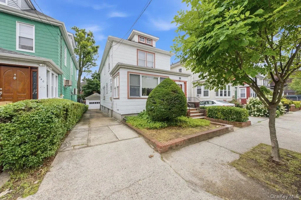 338 E 238th Street Bronx NY 10470