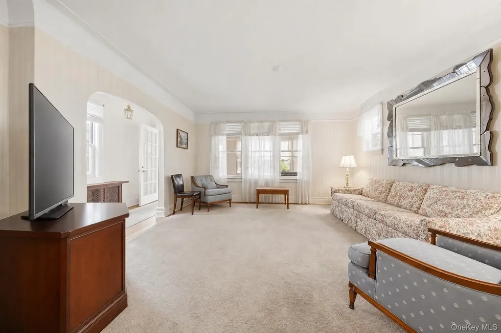 338 E 238th Street Bronx NY 10470