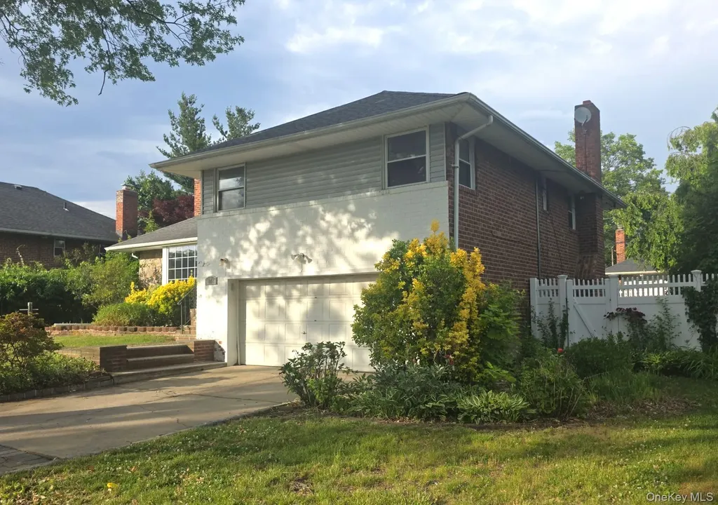 172 Evergreen Drive Westbury NY 11590