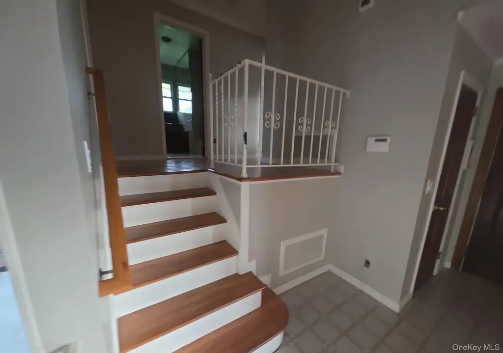 172 Evergreen Drive Westbury NY 11590