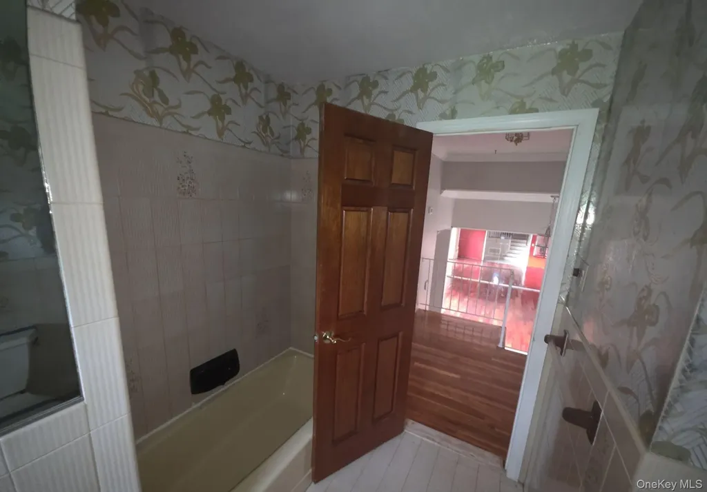 172 Evergreen Drive Westbury NY 11590