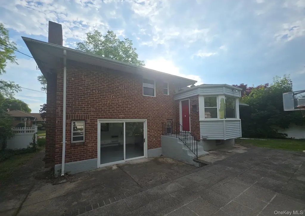 172 Evergreen Drive Westbury NY 11590