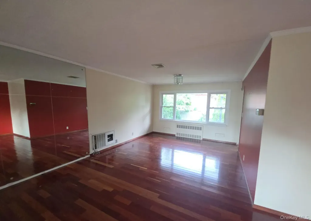 172 Evergreen Drive Westbury NY 11590