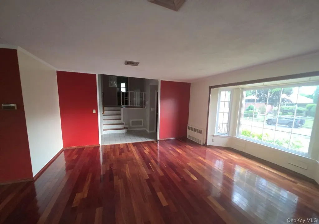 172 Evergreen Drive Westbury NY 11590