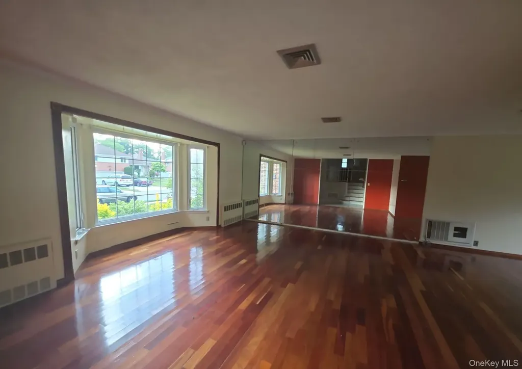 172 Evergreen Drive Westbury NY 11590