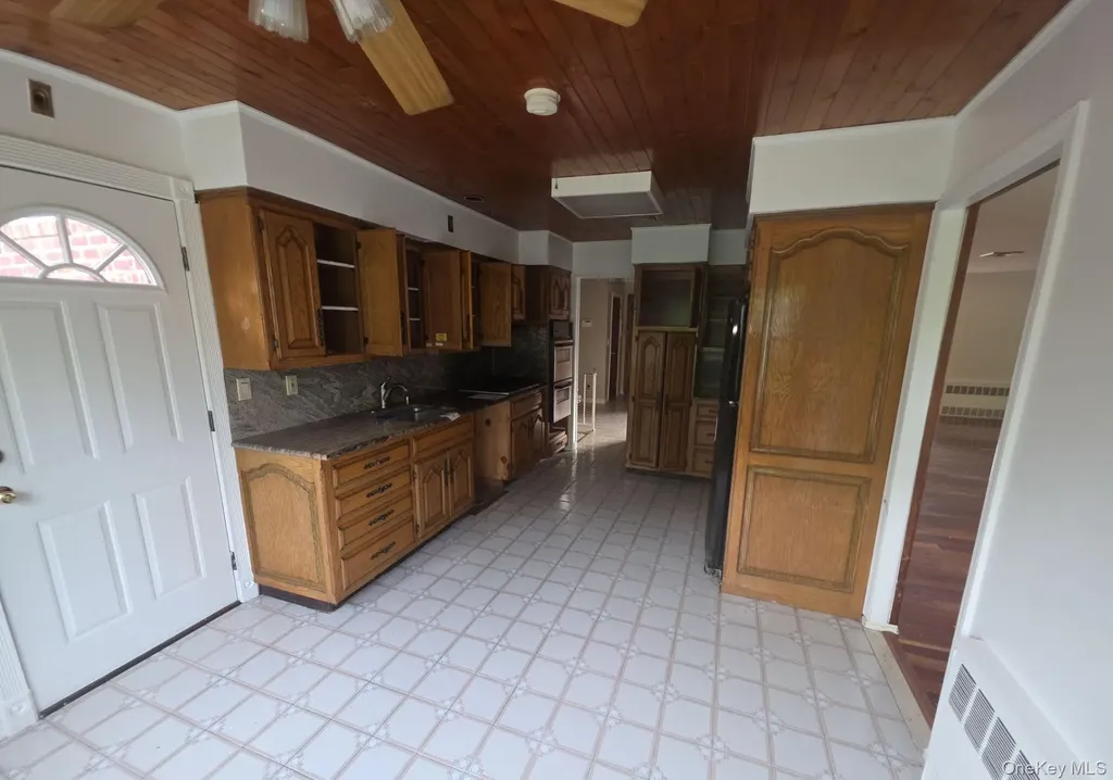 172 Evergreen Drive Westbury NY 11590