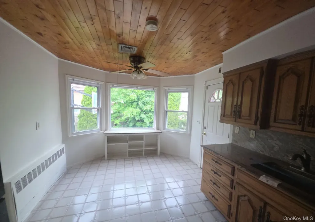 172 Evergreen Drive Westbury NY 11590