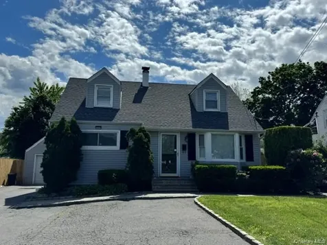 277 Jackson Avenue Syosset NY 11791