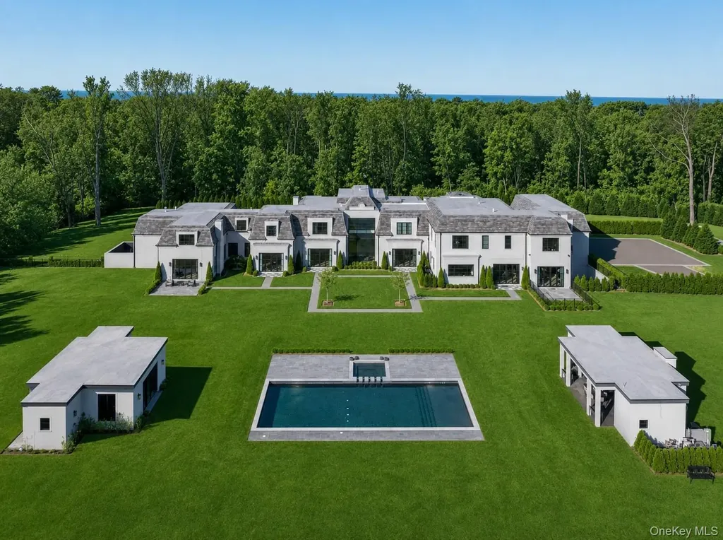 199 Lattingtown Road Locust Valley NY 11560