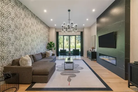 199 Lattingtown Road Locust Valley NY 11560