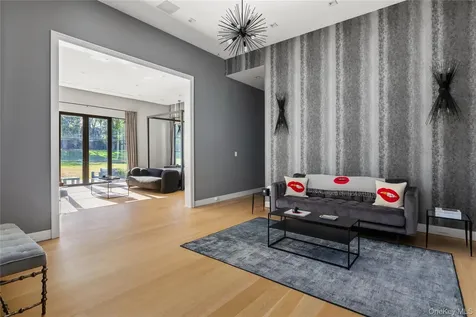 199 Lattingtown Road Locust Valley NY 11560