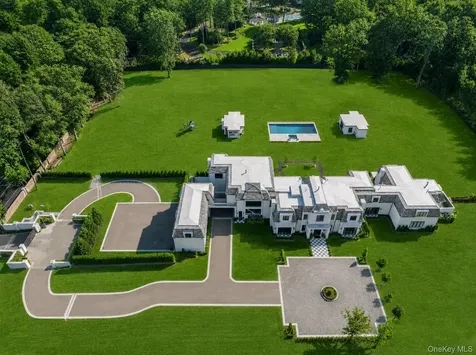 199 Lattingtown Road Locust Valley NY 11560
