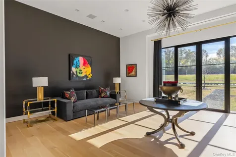 199 Lattingtown Road Locust Valley NY 11560